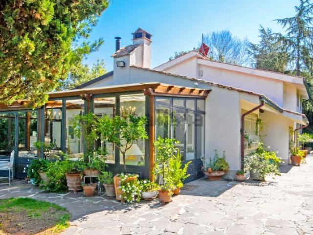 Case e ville in vendita di 260 m² in Via del Castellaccio