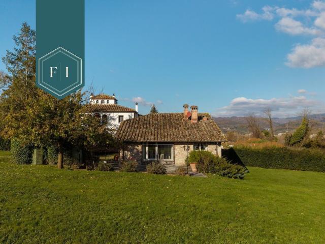Case e ville in vendita di 260 m² in Via del Torracchione