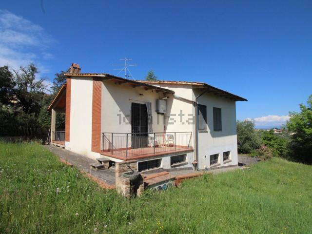 Case e ville in vendita di 260 m² in Via delle Ripe, 13