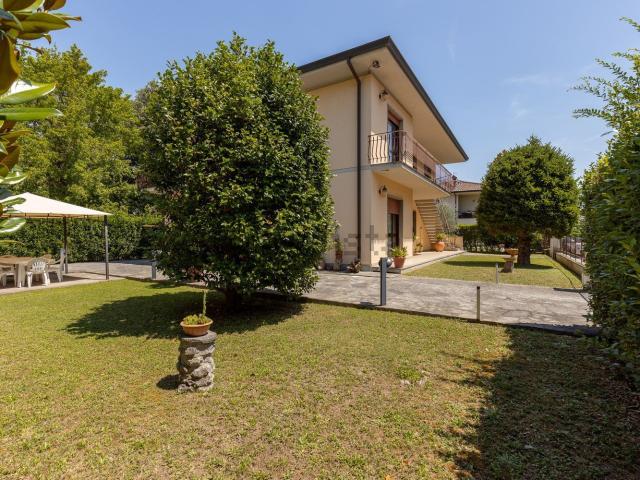 Case e ville in vendita di 260 m² in Via delle Ville Prima, 89