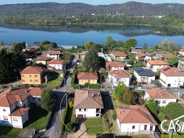 Case e ville in vendita di 260 m² in Via Enrico Fermi