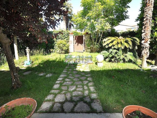 Case e ville in vendita di 260 m² in Via Ettore Fieramosca