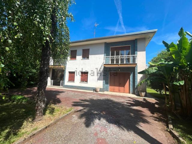 Case e ville in vendita di 260 m² in Via Firenze, 3