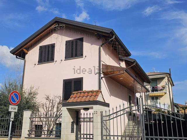 Case e ville in vendita di 260 m² in Via Leonardo Da Vinci, 22