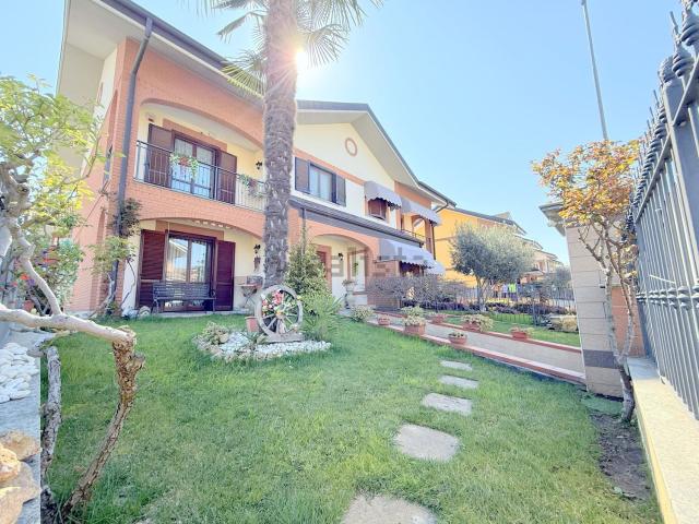 Case e ville in vendita di 260 m² in Via M. Buniva