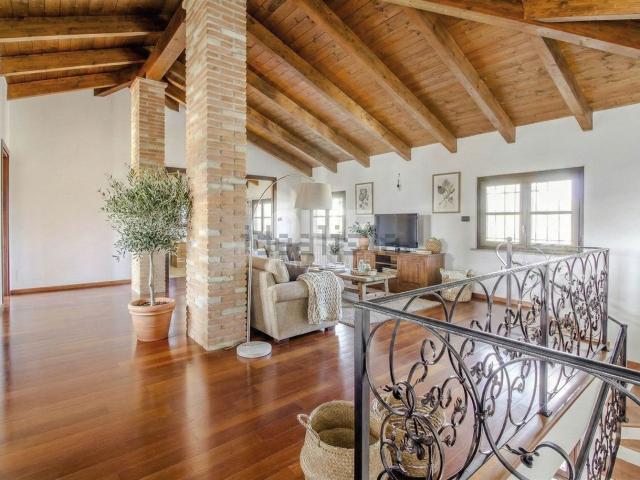 Case e ville in vendita di 260 m² in Via Manzoni, 61