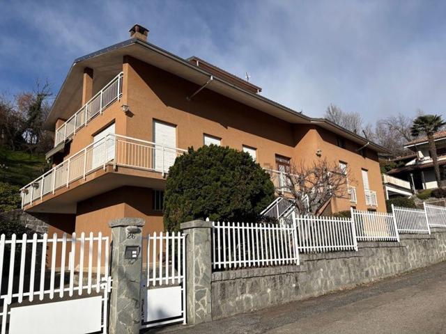 Case e ville in vendita di 260 m² in Via Michelangelo Golzio, 26