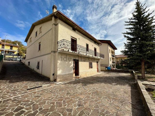 Case e ville in vendita di 260 m² in Via San Demetrio, 14