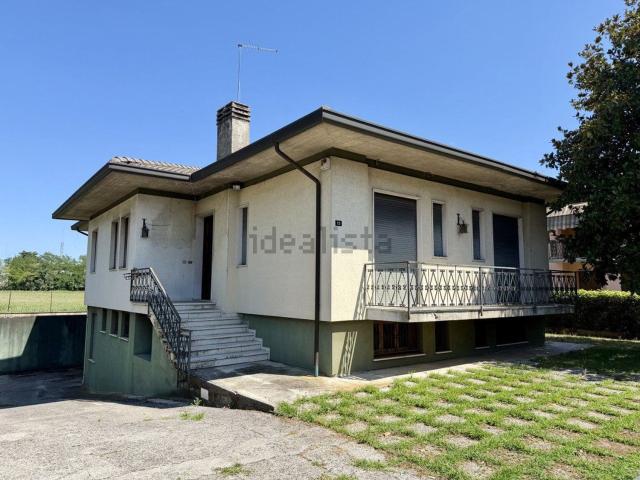 Case e ville in vendita di 260 m² in Via San Pio X, 34