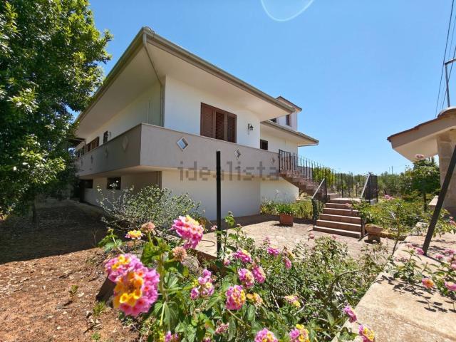 Case e ville in vendita di 260 m² in Via Sant&apos Elia, 20