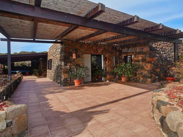 Case e ville in vendita di 260 m² in Via Penna