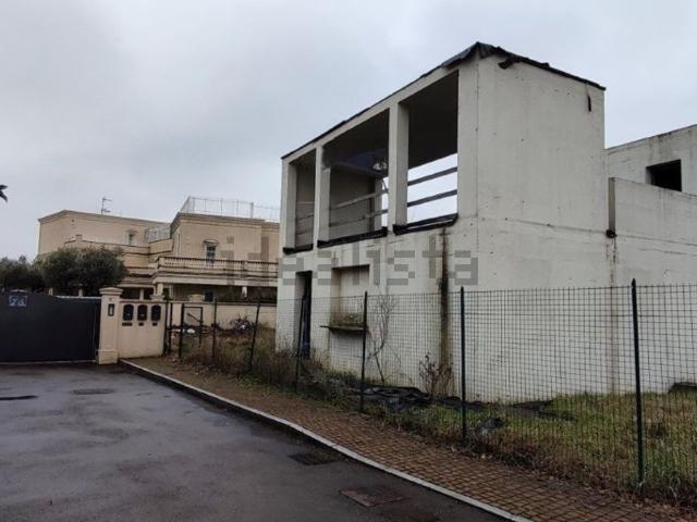 Case e ville in vendita di 260 m² in Via Ruggero da Vezzano, 2