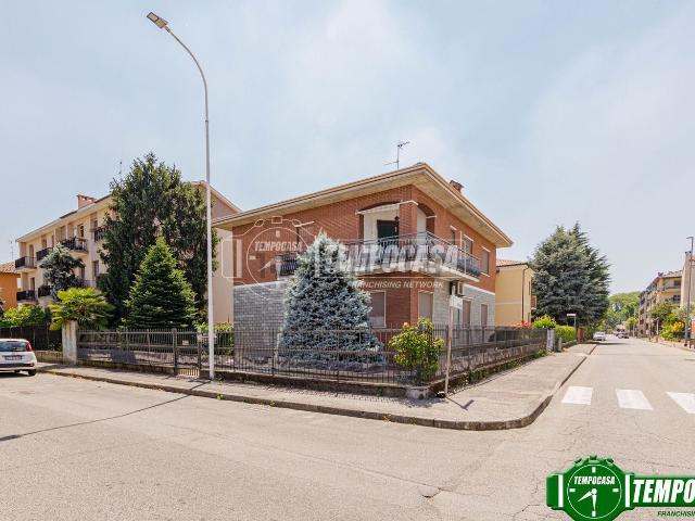 Case e ville in vendita di 260 m² in Via Torino