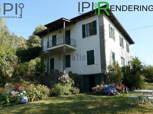 Case e ville in vendita di 260 m² in Via Vecchia di Plodio, 10