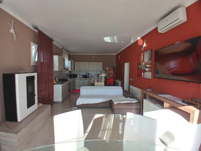 Case e ville in vendita di 260 m² in Via Vergavara, 2
