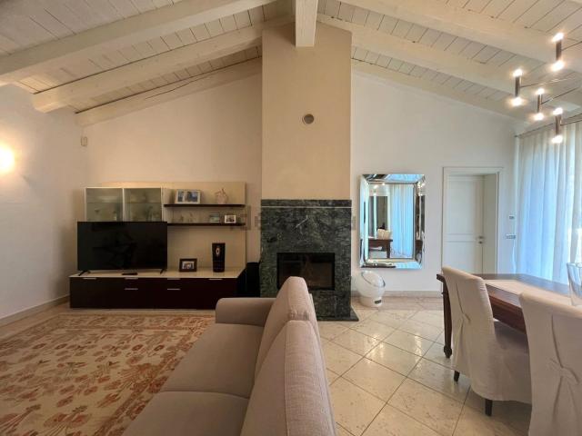 Case e ville in vendita di 260 m² in Via Vittorio Veneto