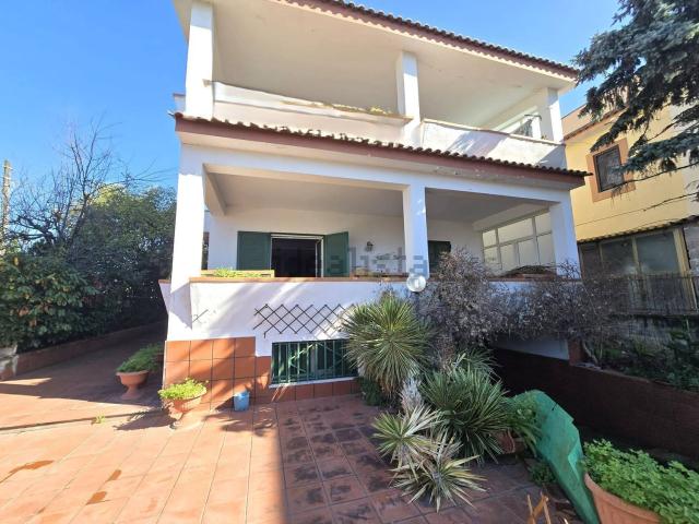 Case e ville in vendita di 260 m² in Via Vicinale Massariola