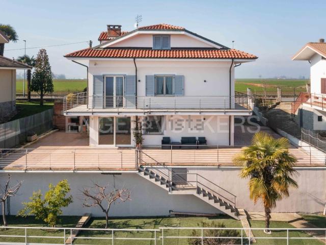 Case e ville in vendita di 260 m² in Viale Collina