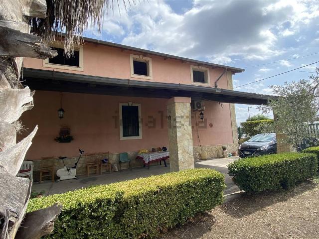 Case e ville in vendita di 260 m² in Contrada Rasoli, 4