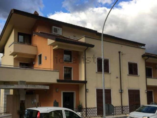 Case e ville in vendita di 260 m² in Corso Cusani