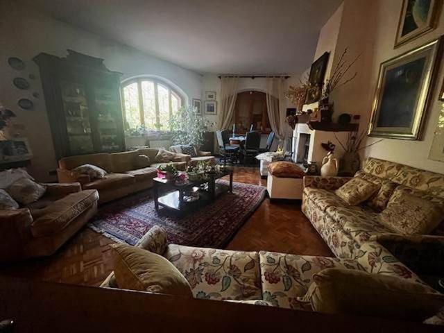 Case e ville in vendita di 260 m² in Frazione Montesicuro, 130