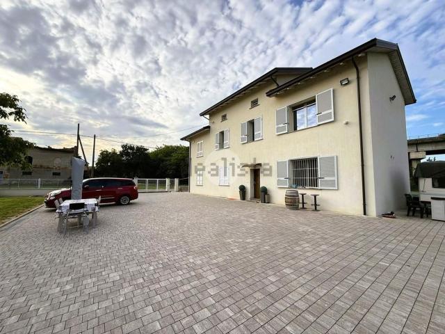 Case e ville in vendita di 260 m² in Località San Faustino