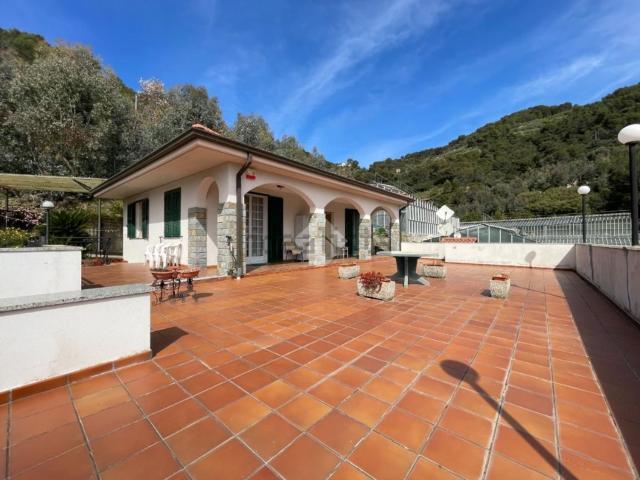 Case e ville in vendita di 260 m² in Strada Gomba, 32