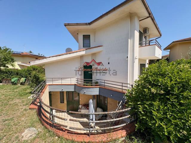Case e ville in vendita di 260 m² in Strada Statale Bari Taranto
