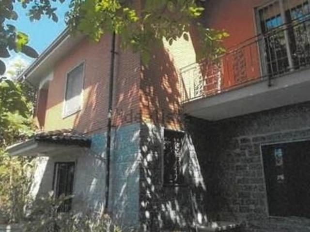 Case e ville in vendita di 261 m² in Via Caffarone