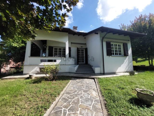Case e ville in vendita di 261 m² in Via Giuseppe Saragat, 11