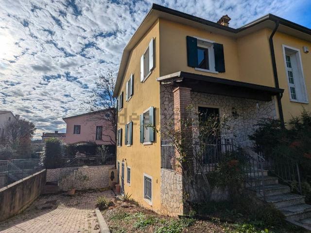 Case e ville in vendita di 261 m² in Via Don Giulio Ragnolo