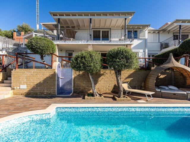 Case e ville in vendita di 261 m² in Via delle Orchidee