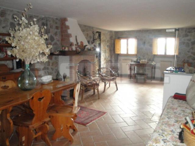 Case e ville in vendita di 261 m² in Via di Doccia, 25