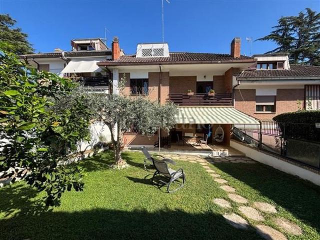 Case e ville in vendita di 261 m² in Via Francesco Bartolomeo Rastrelli