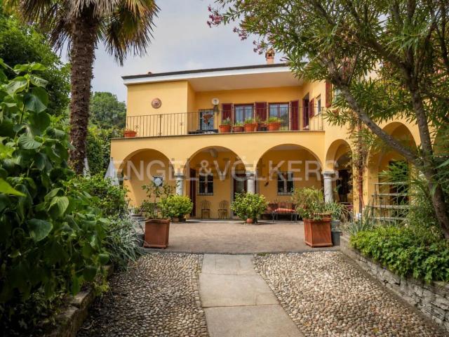 Case e ville in vendita di 261 m² in Via Lagna, 3