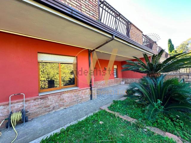 Case e ville in vendita di 261 m² in Via Monticello del pozzo, 13