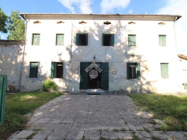 Case e ville in vendita di 261 m² in Piazza Europa