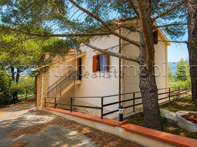 Case e ville in vendita di 261 m² in Strada Venticinque Salme