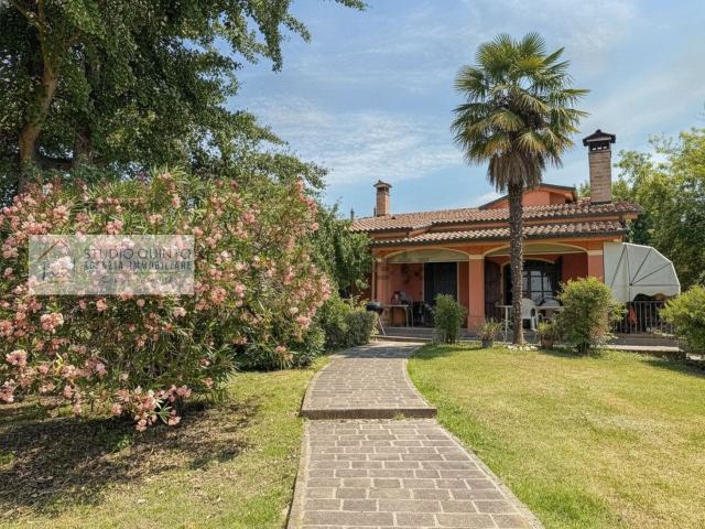 Case e ville in vendita di 262 m²