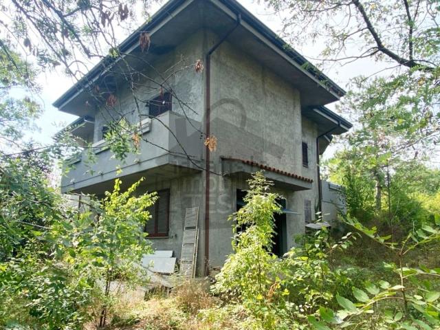 Case e ville in vendita di 262 m² in Via Consorziale