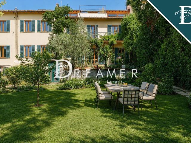 Case e ville in vendita di 262 m² in Via de Corbinelli, 6
