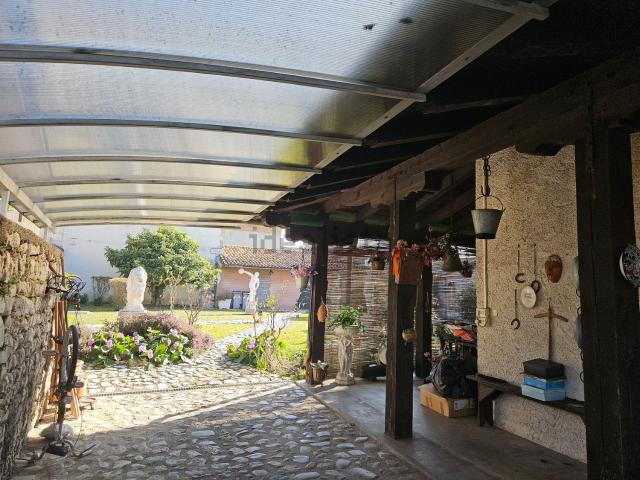 Case e ville in vendita di 262 m² in Via del Bosco, 10
