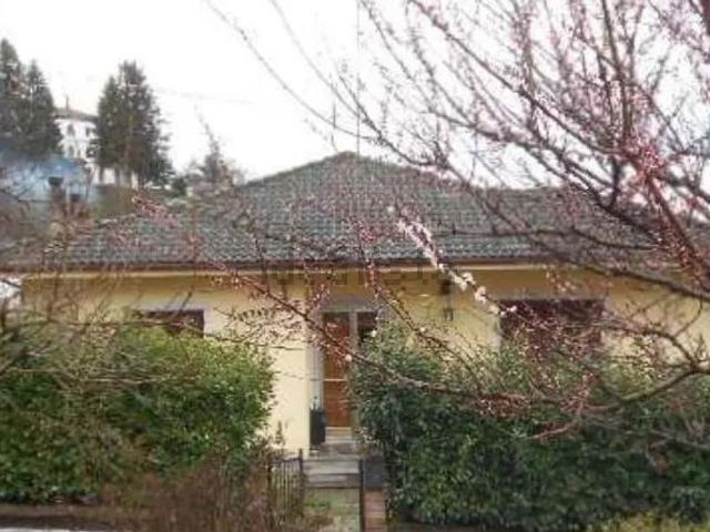 Case e ville in vendita di 262 m² in Via Manzoni