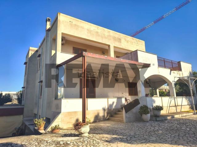 Case e ville in vendita di 262 m² in Via Professore Giovanni Macchia, 9