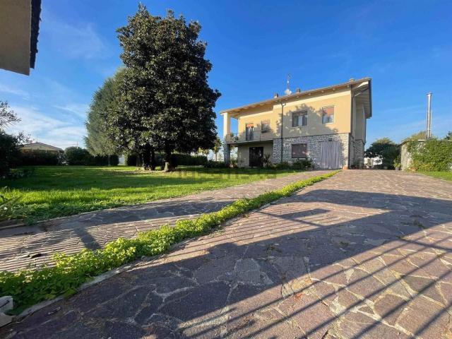 Case e ville in vendita di 2639 m²