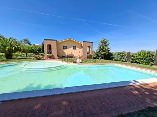 Case e ville in vendita di 263 m²
