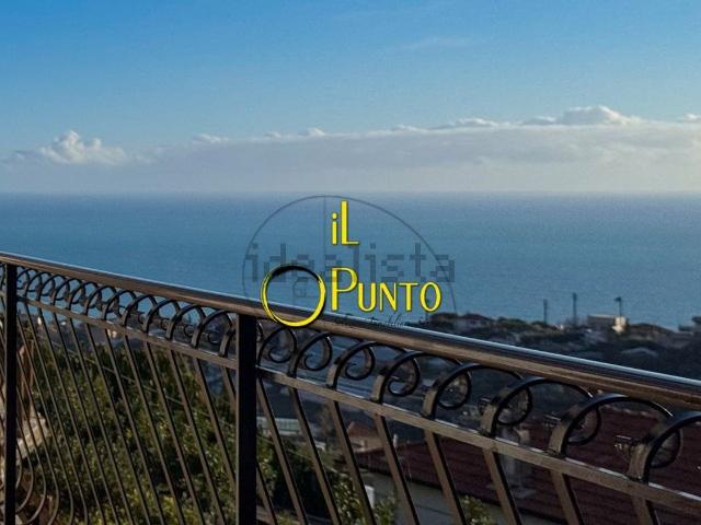 Case e ville in vendita di 263 m² in Via G. D&apos Annunzio, 180