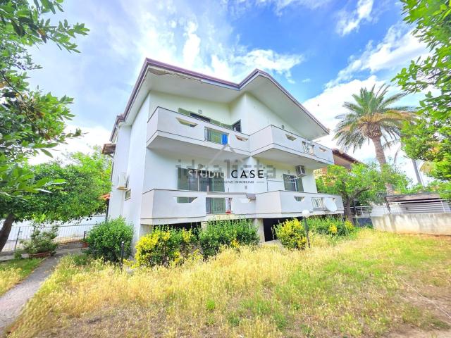Case e ville in vendita di 263 m² in Via Salvatore Nullo