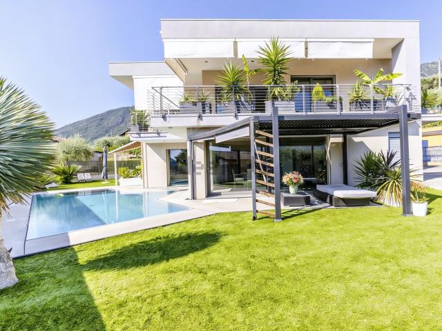 Case e ville in vendita di 264 m² in Via Gioacchino Rossini