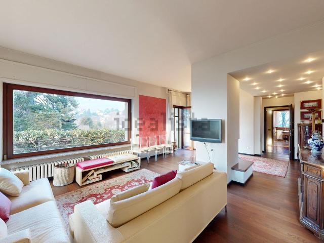 Case e ville in vendita di 264 m² in Via dei Boderi, 28